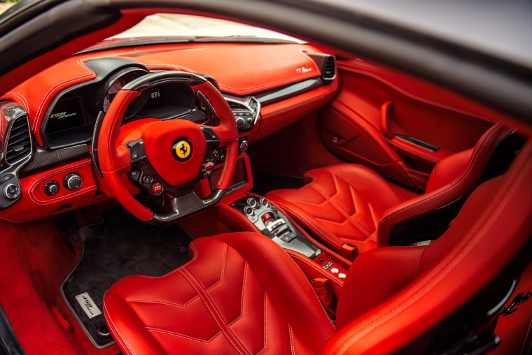 Феррари 458 Италия салон