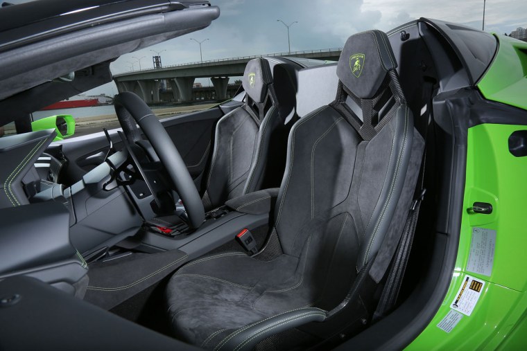 Ламборгини Хуракан сиденье