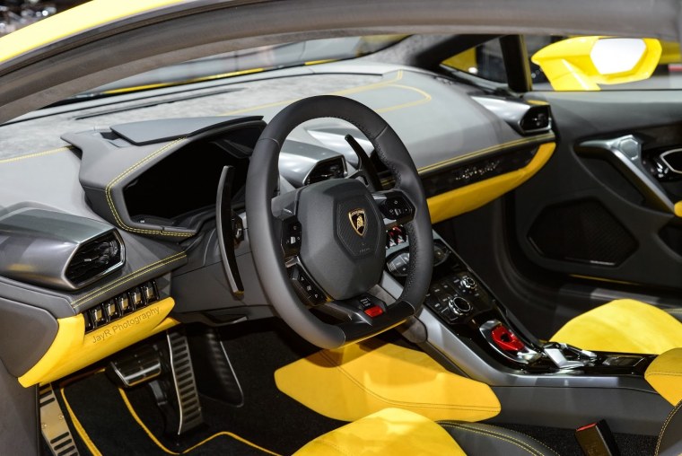 Lamborghini Huracan 2021 салон
