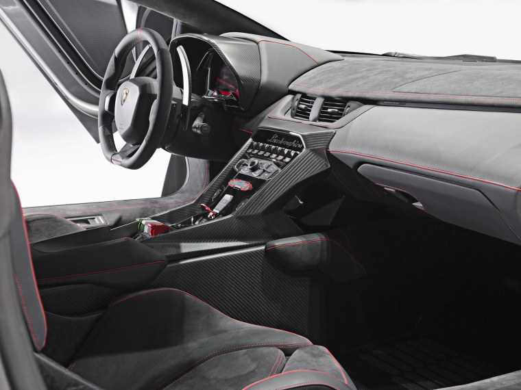 Ламборджини Венено салон