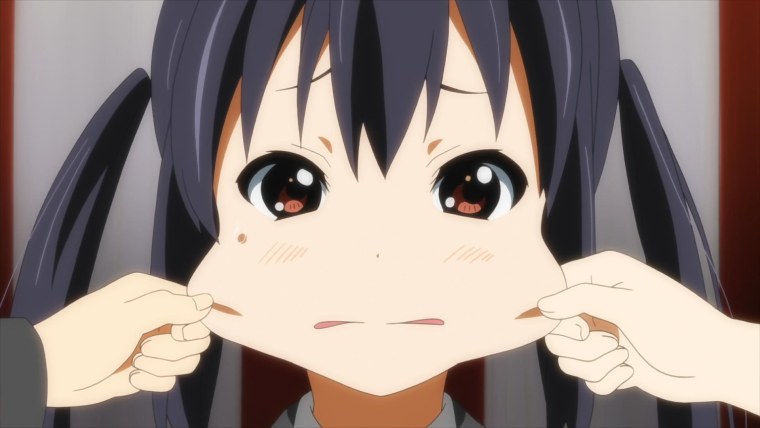 Аниме тянет за щеки