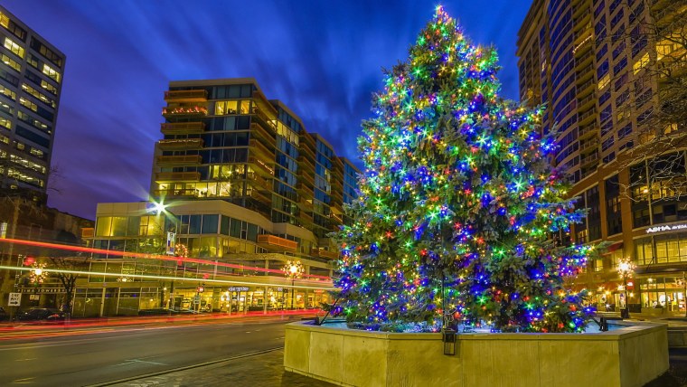 Классическое украшение елки