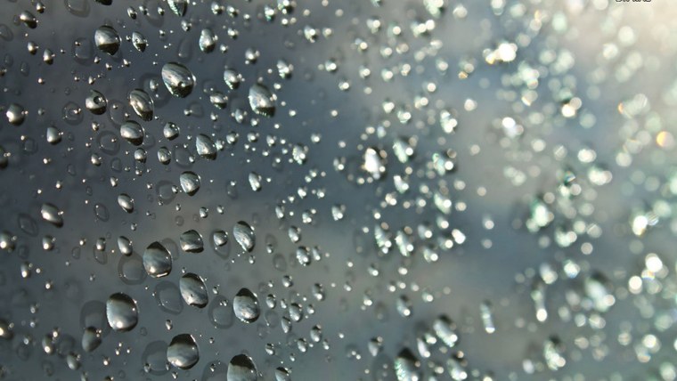 Капли на стекле