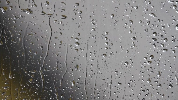 Капли на стекле