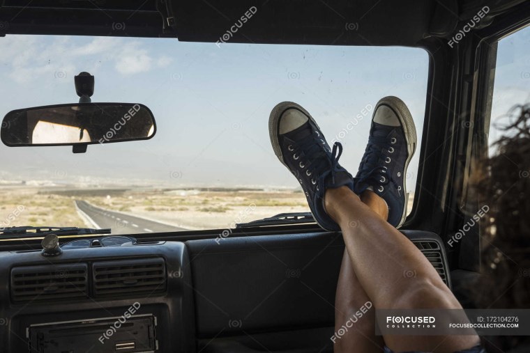 Ноги на панели