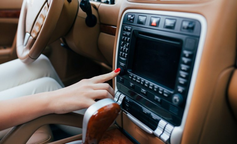 Ноги в машине