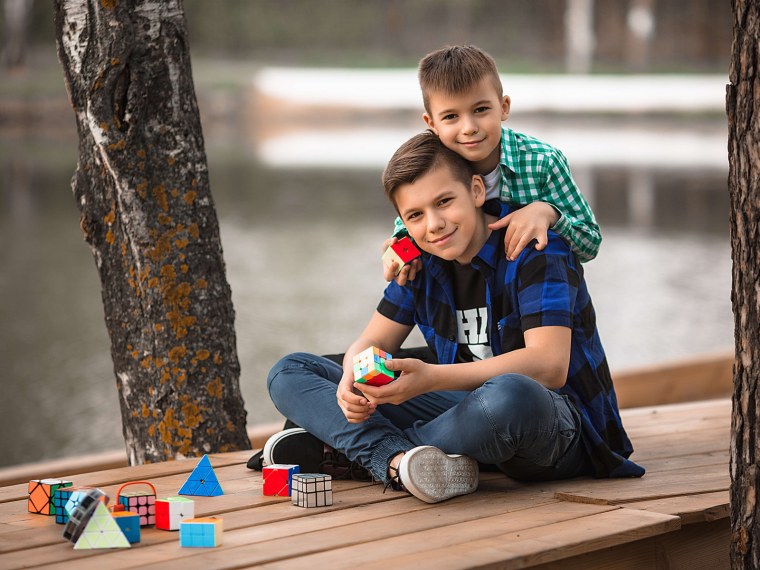 Два мальчика на улице