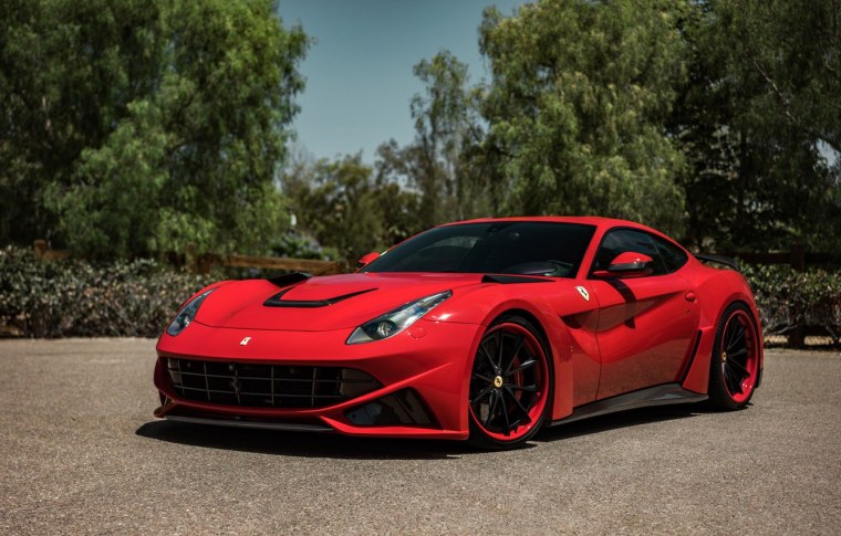 Ferrari f12 Berlinetta красная