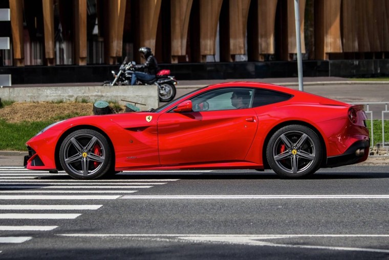 Феррари ф12 Берлинетта 2019