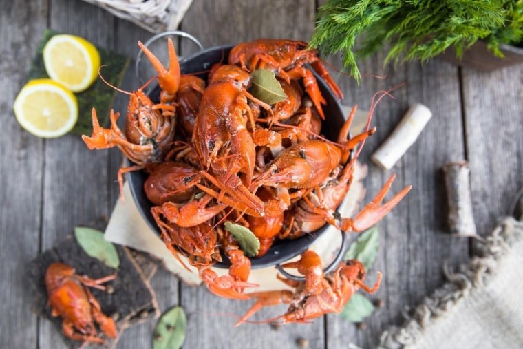 Раки,варёные с сухофруктами