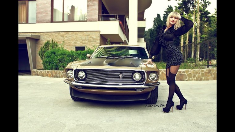 Ford Mustang 1969 с девушкой