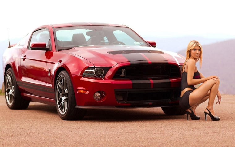 Форд Мустанг 1969 Элеонор с девушкой