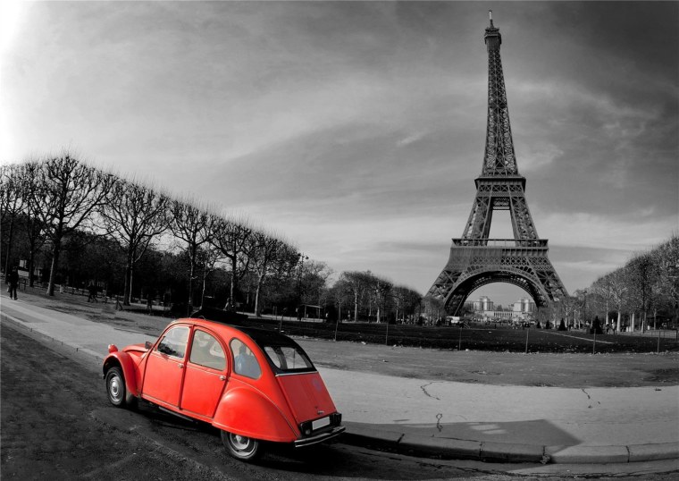 Париж черно белый с красным