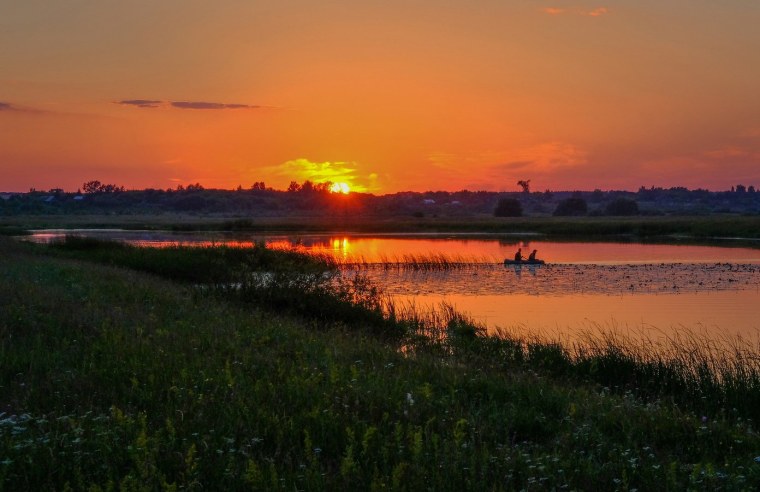 Красивый закат летом