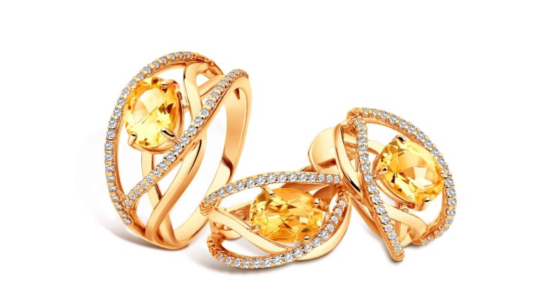 Золото и серебро на белом фоне