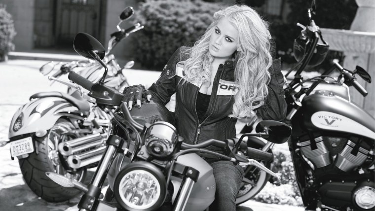 Селена Романова байкер