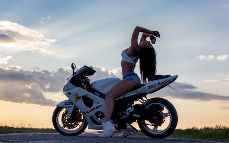 Девушки мотоциклистки