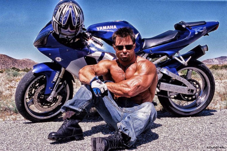 Крутые мужчины на мотоциклах