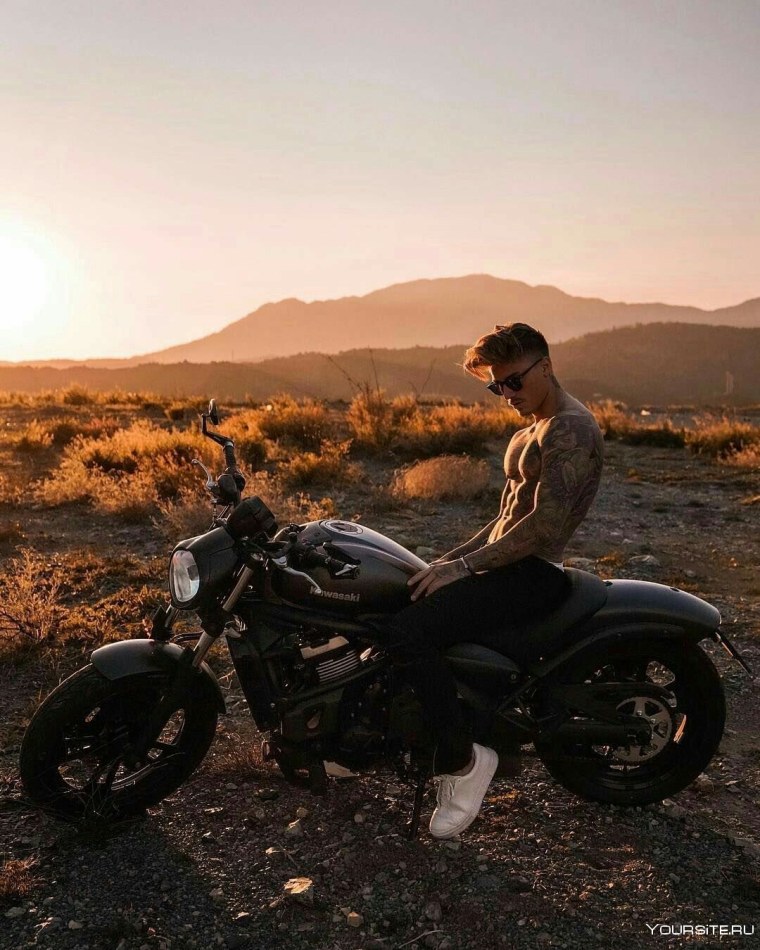 Парень на байке