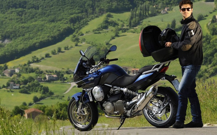 Возле мотоцикла