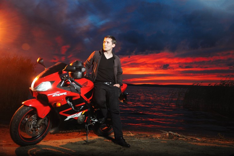 Мужчина на мотоцикле