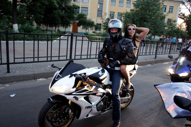 Байкер в городе