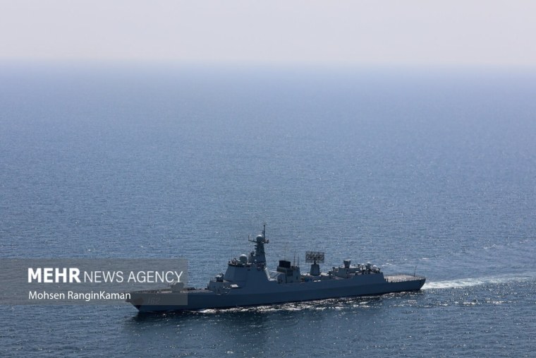 Корабль в море