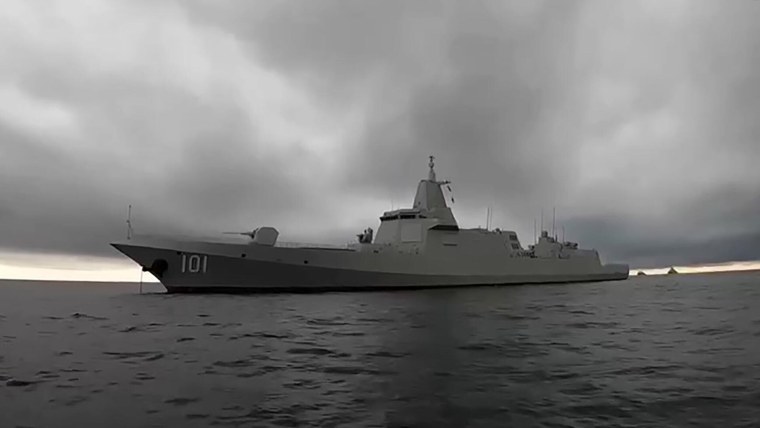 Корабль в море