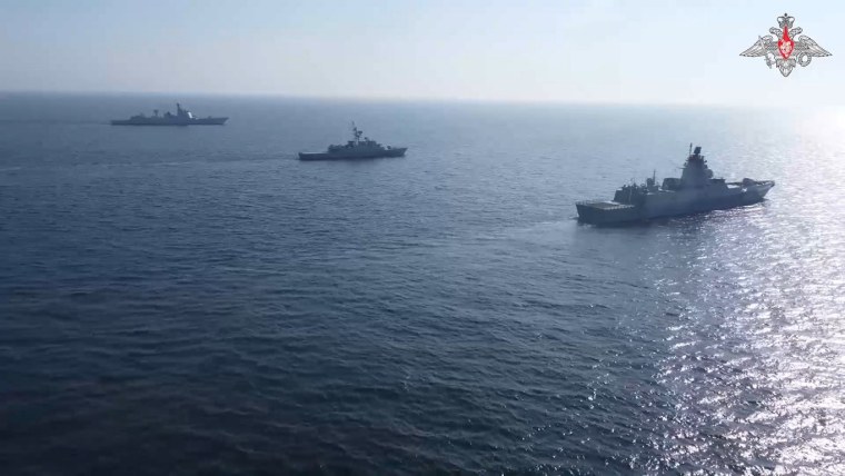 Корабль в море