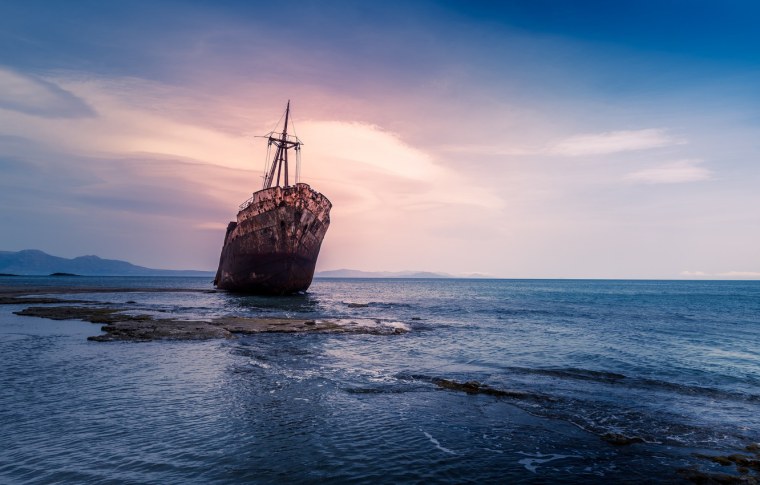 Корабль в море