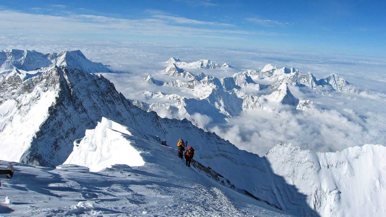Вершины: гора Джомолунгма (Эверест),