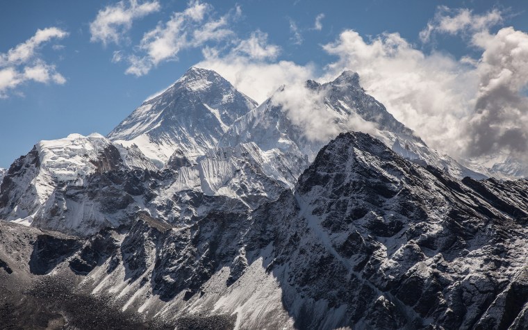 Кавказские горы Джомолунгма