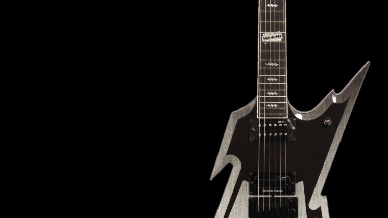 Чёрно белая электрогитара