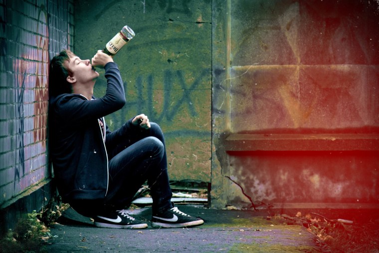 Девушка с друзьями