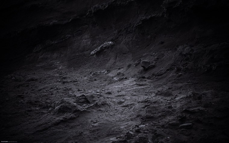 Девушка на черном фоне