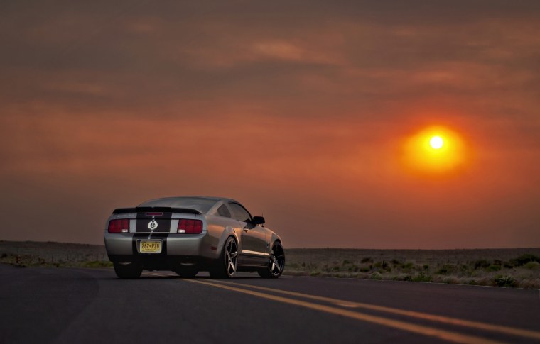 Машина закат море