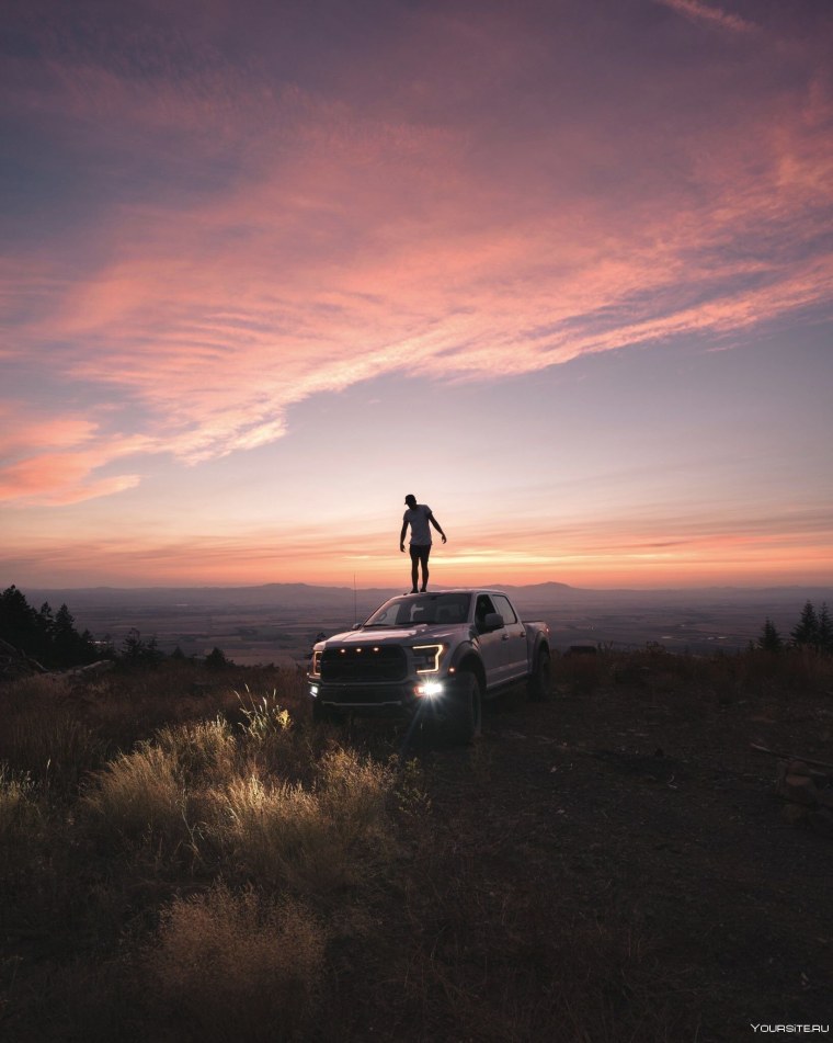 Машина на закате