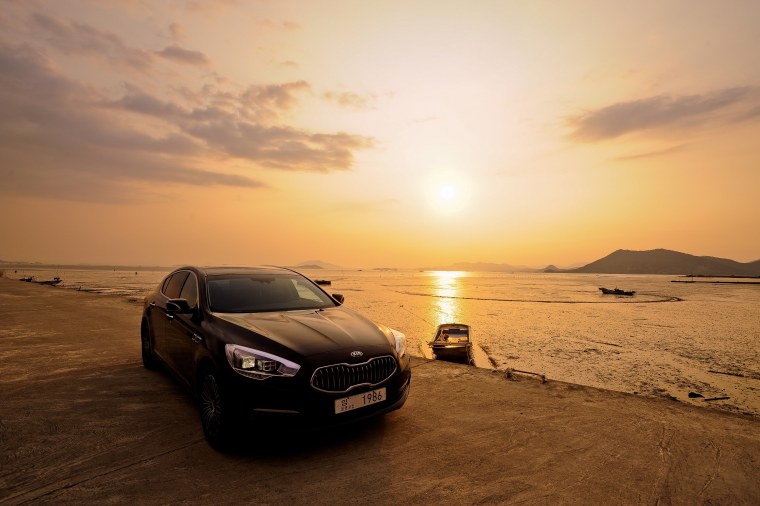 Красивый закат из машины