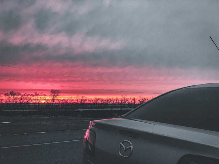 Машина на рассвете