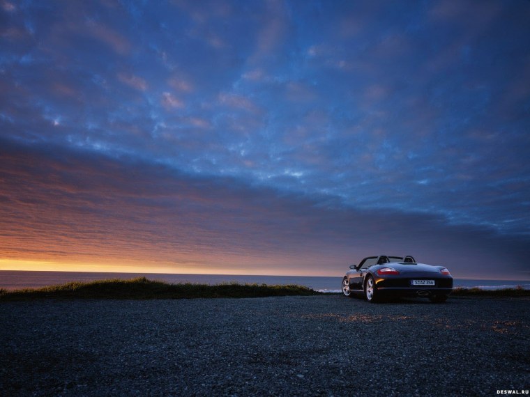 Машина на фоне заката