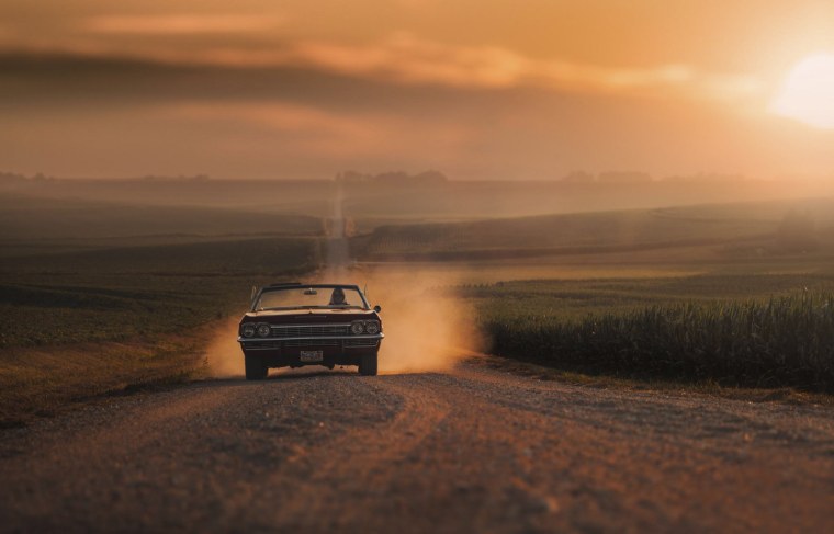 Машина на закате