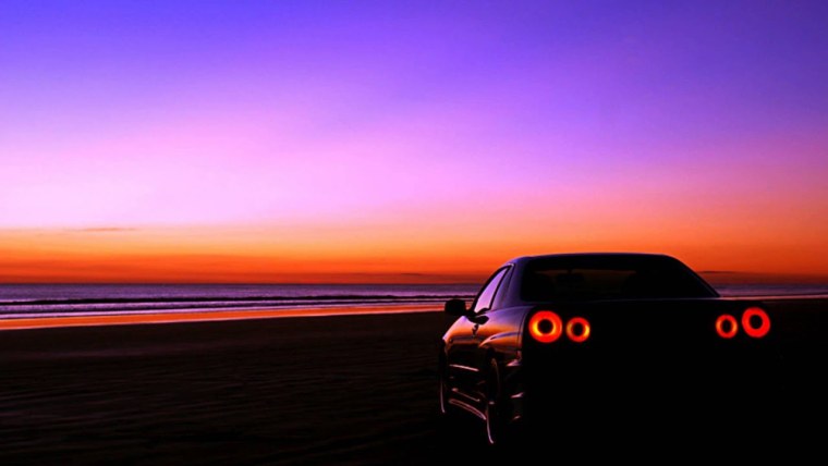 Человек с машиной на закате