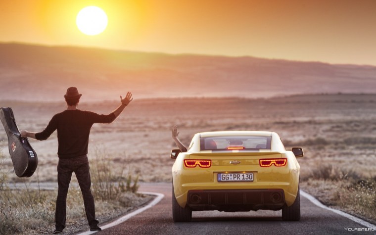 Красивая машина на закате