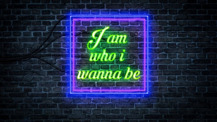 Неоновая надпись на кирпичной стене