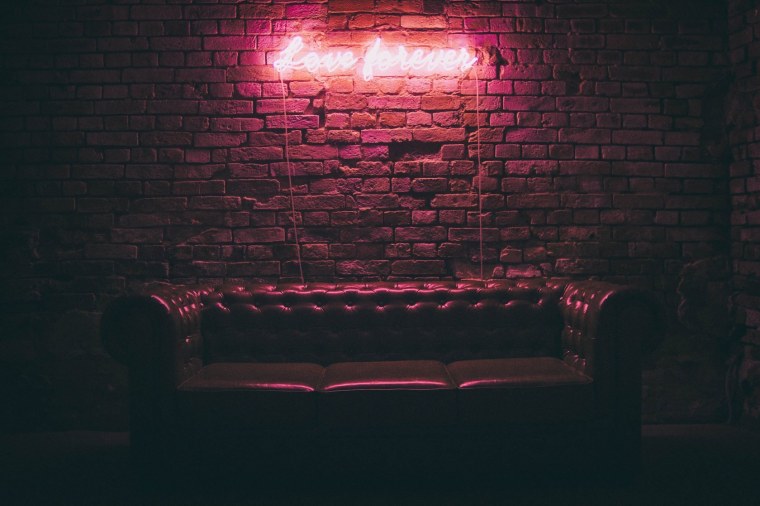 Неоновый логотип Sony