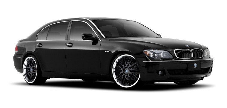 Черный автомобиль на белом фоне