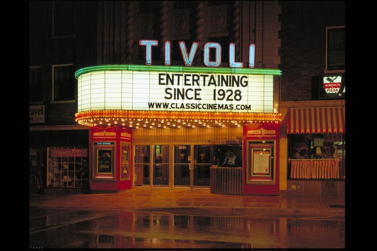 Кинотеатр «Москва» на Старо-Петергофском проспекте Петербурга: