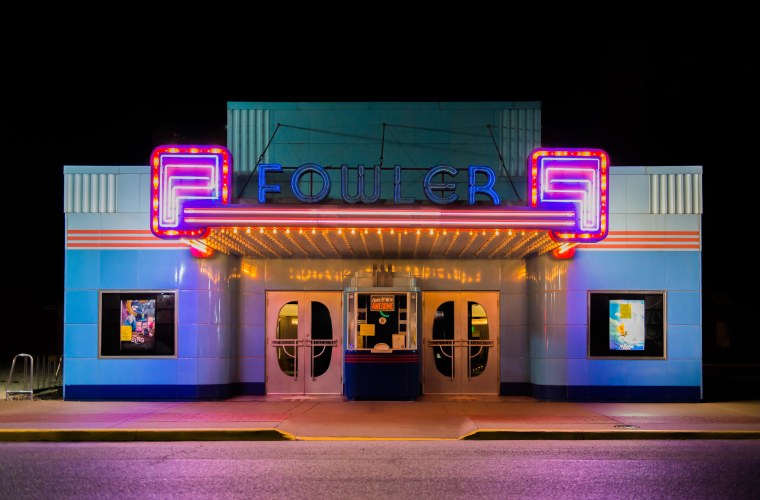 Кинотеатр на улице