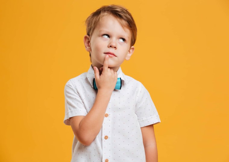 Ребенок думает с облаком