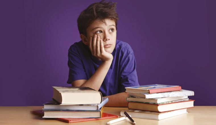 Мультяшная девочка думает